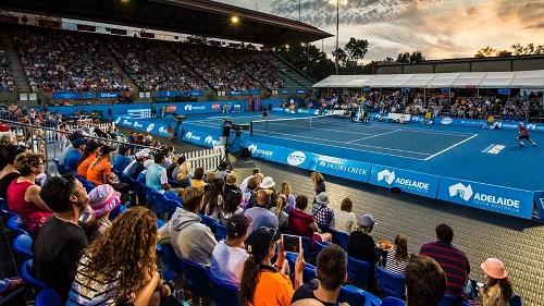 Tenis: Adelaide 2 se nadaljuje
