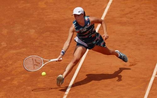 French Open: Swiatek in Riske